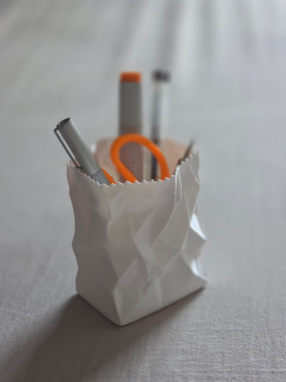 Crumpled Paper Pen Stand