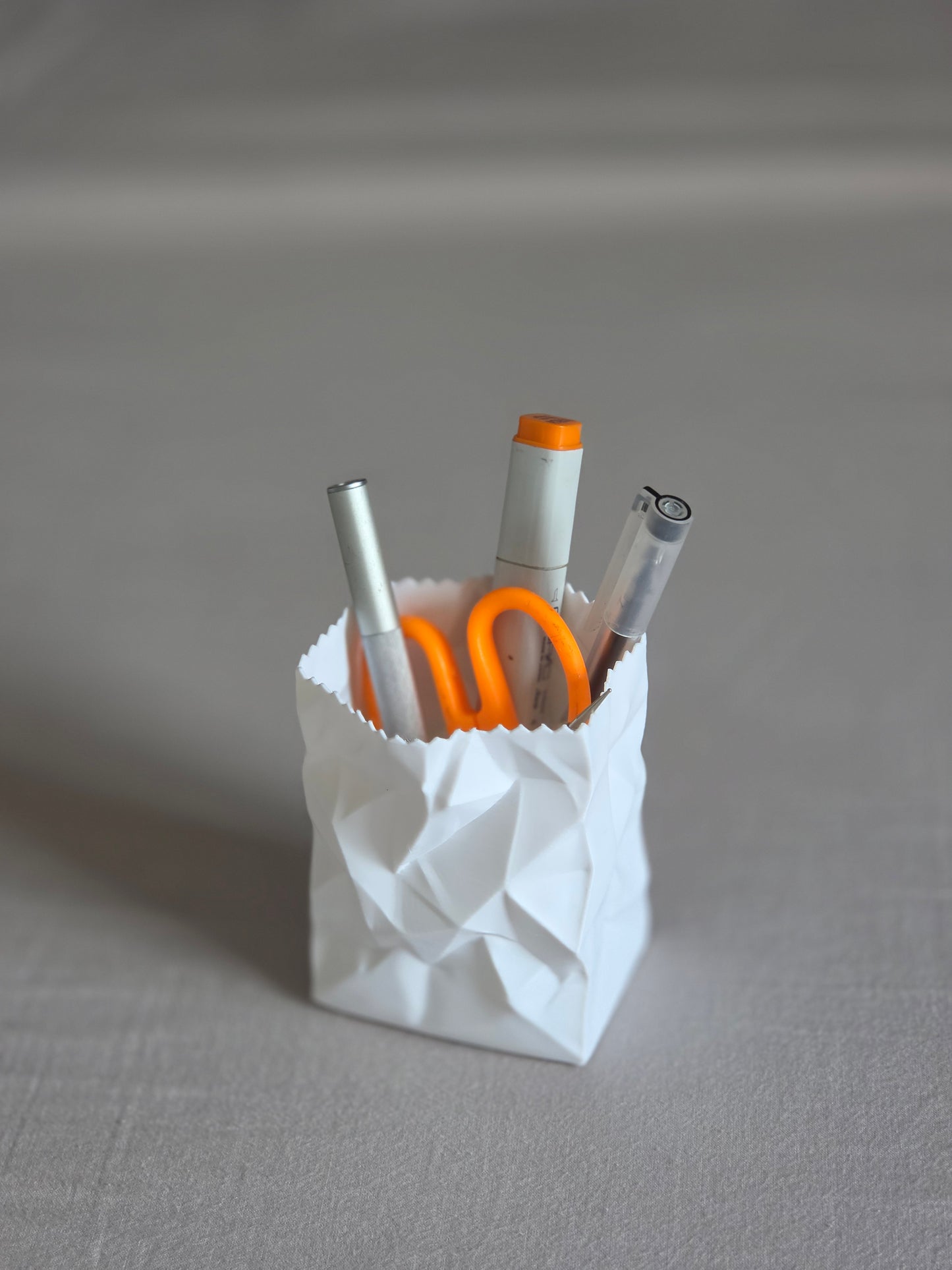 Crumpled Paper Pen Stand