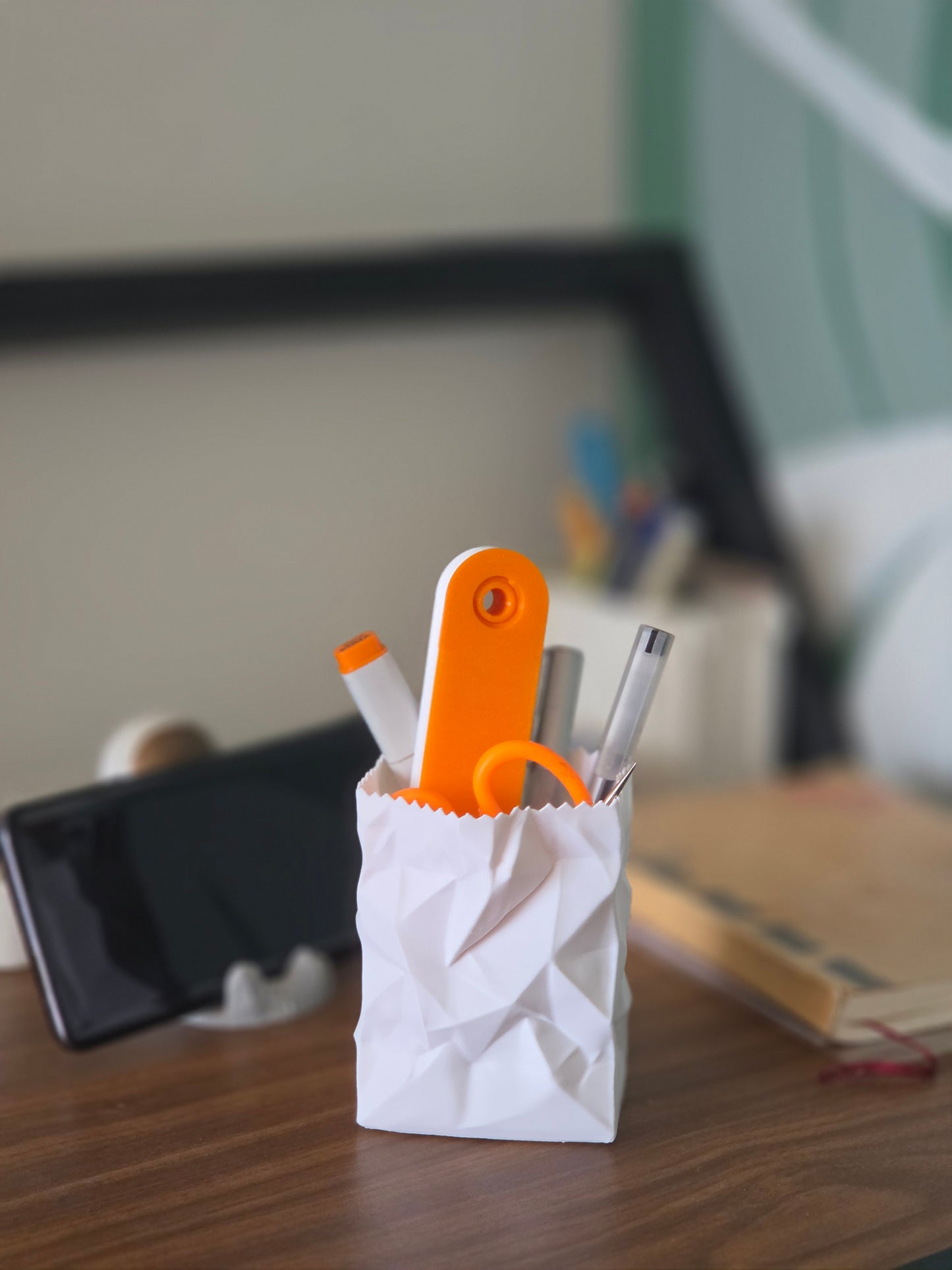 Crumpled Paper Pen Stand